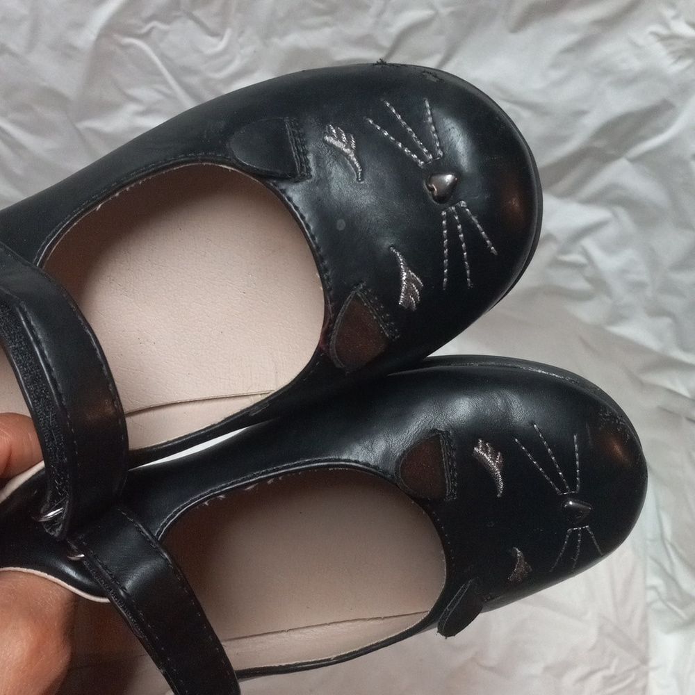 Children's Place Kitty Shoes Size 4 - Picture 12 of 13